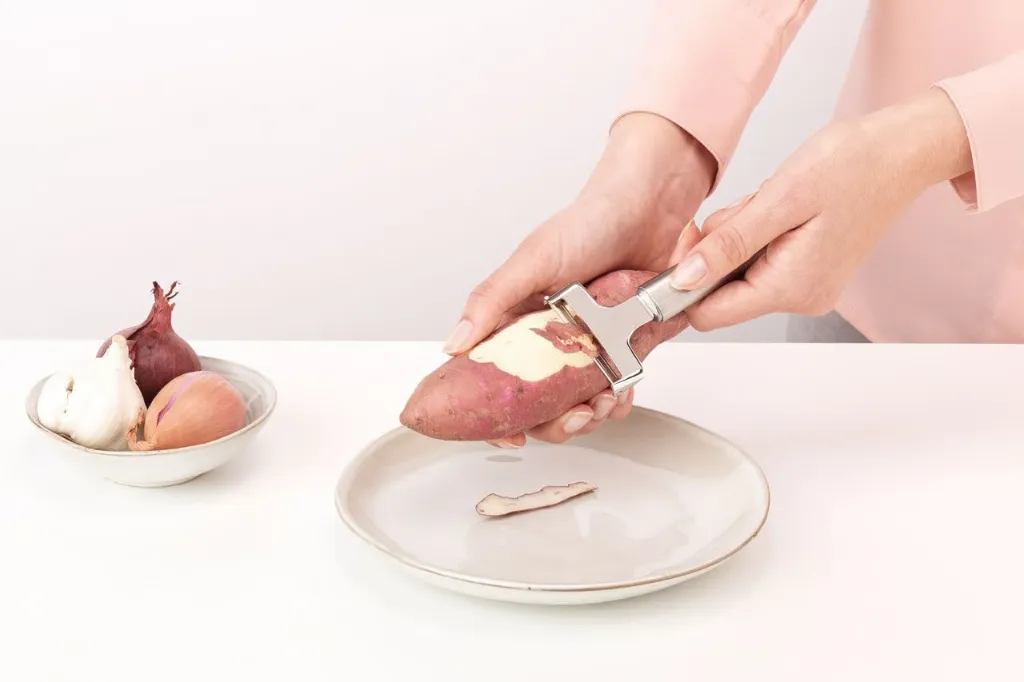 food_y-peeler_-_profile_-_8710755250286_brabantia_96dpi_1280x853px_e_nr-19681.webp