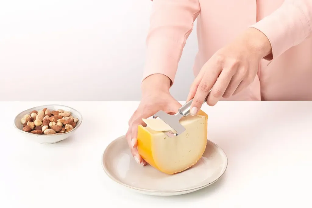 cheese_slicer_soft_-_profile_-_8710755250224_brabantia_96dpi_1280x853px_e_nr-19672.webp