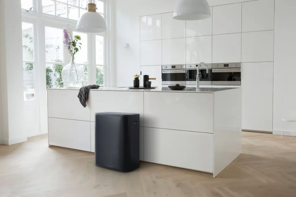 bo_touch_bin_60l_-_matt_black_-_8710755223020_brabantia_96dpi_1181x787px_e_nr-14599.webp
