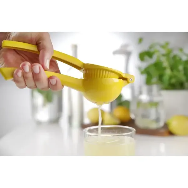 hendi-citruspers-barup-aluminium-geel-citroen-hand (3).webp