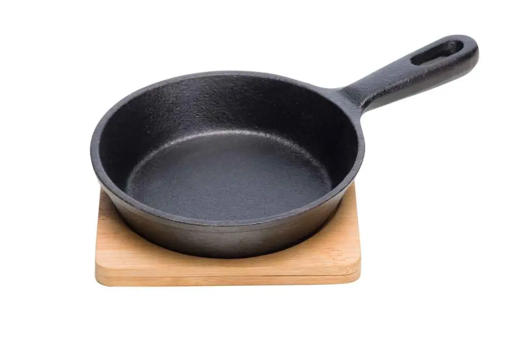 Gietijzeren steelpan 13x21.5xH4.5cm met plankje