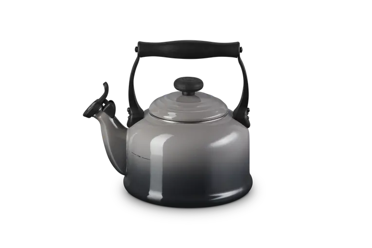[40102024440000] Le Creuset fluitketel tradition 2.1L flint