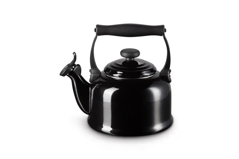 [92000800140000] Le Creuset fluitketel tradition 2.1L zwart